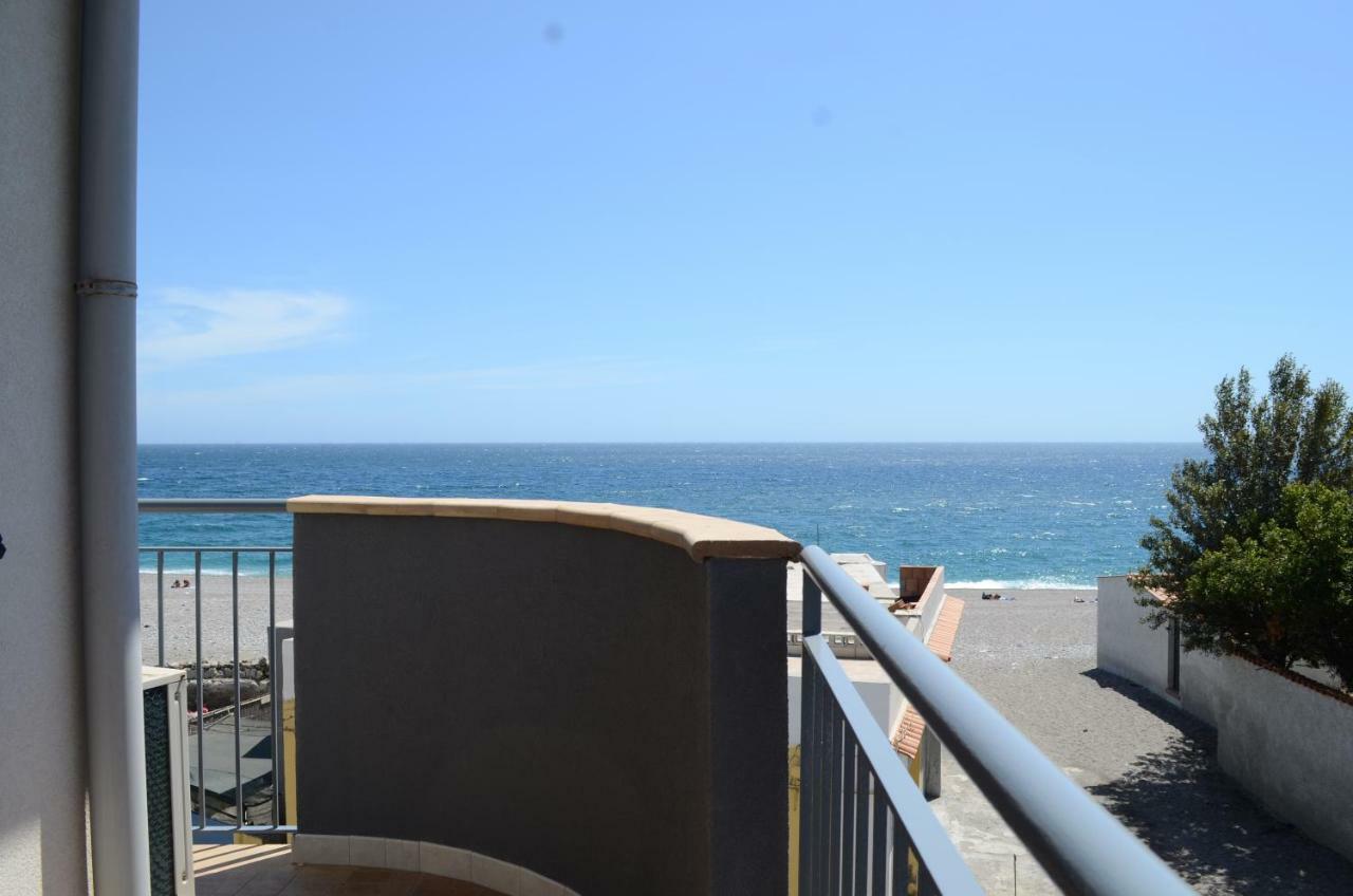 Santanna Beach House - Fondachello-Apartments Com Mascali Kültér fotó